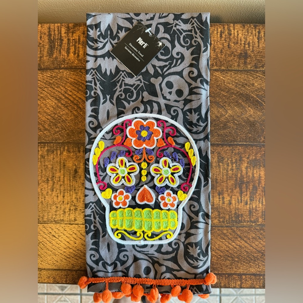 RARE NWT! PIER ONE SUGAR SKULL DIAS DE LOS MUERTOS HALLOWEEN TOWEL